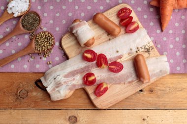  Ham pastırma yağ lezzetli sosis sarılı.