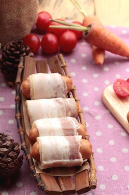  Ham pastırma yağ lezzetli sosis sarılı.