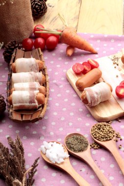  Ham pastırma yağ lezzetli sosis sarılı.