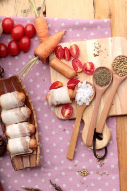  Ham pastırma yağ lezzetli sosis sarılı.