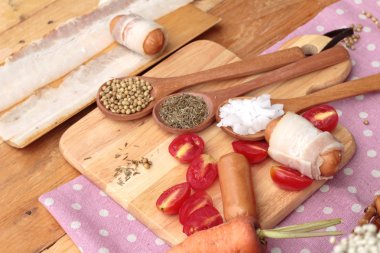  Ham pastırma yağ lezzetli sosis sarılı.