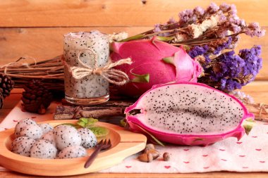 Dragron meyve, taze, sulu ve lezzetli smoothie.