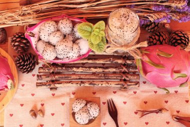 Dragron meyve, taze, sulu ve lezzetli smoothie.