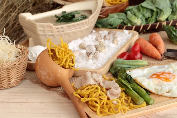 Fried noodle of pork and gravy - chinese food. — Stock Photo, Image