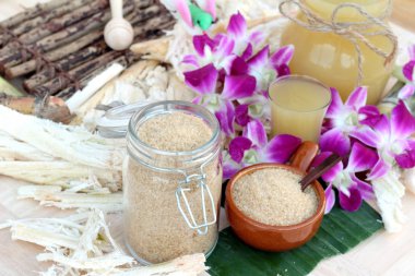 İçecekler ve şeker için taze şeker kamışı suyu.