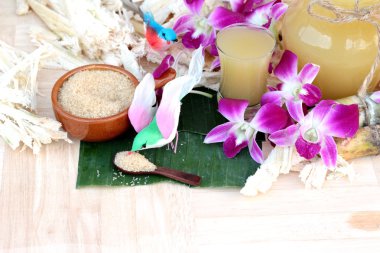 İçecekler ve şeker için taze şeker kamışı suyu.