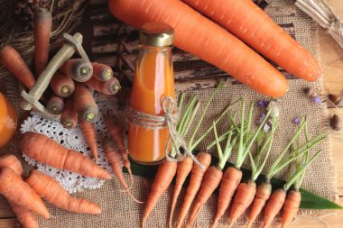 Taze havuç ve havuç suyu lezzetli.