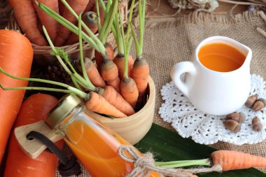 Taze havuç ve havuç suyu lezzetli.