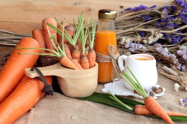 Taze havuç ve havuç suyu lezzetli.