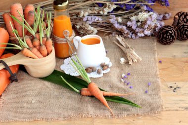 Taze havuç ve havuç suyu lezzetli.