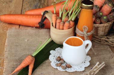 Taze havuç ve havuç suyu lezzetli.