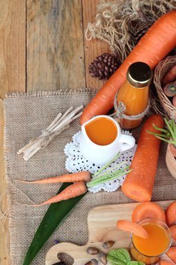 Taze havuç ve havuç suyu lezzetli.