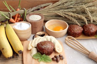 Muzlu Kek lezzetli ve muz pasta yapmak ile olgun.