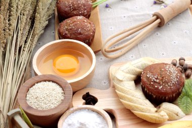 Muzlu Kek lezzetli ve muz pasta yapmak ile olgun.