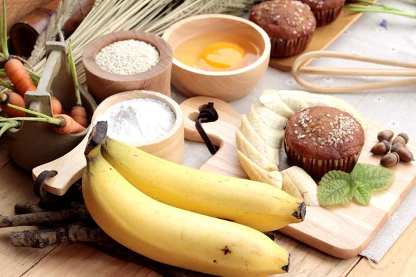 Muzlu Kek lezzetli ve muz pasta yapmak ile olgun.