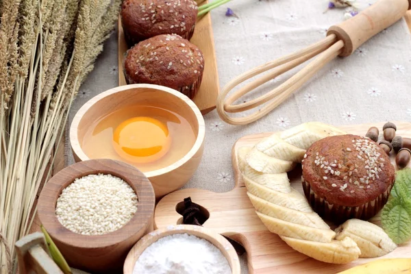 Muzlu Kek lezzetli ve muz pasta yapmak ile olgun.