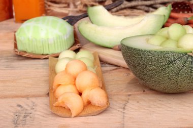 Kavun karpuz meyve sulu ve kavun kek.