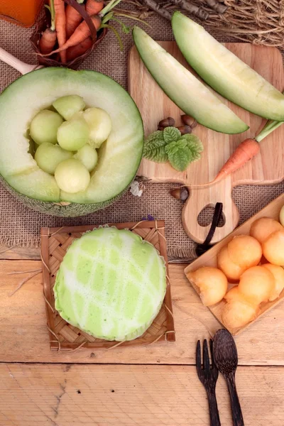 Melón melón fruta jugosa y pastel de melón . — Foto de Stock