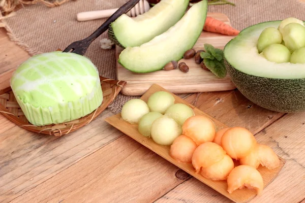 Melón melón fruta jugosa y pastel de melón . — Foto de Stock