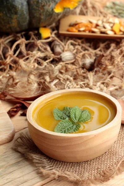 Pumpkin soup is delicious and fresh sliced pumpkin. — Stock Photo, Image