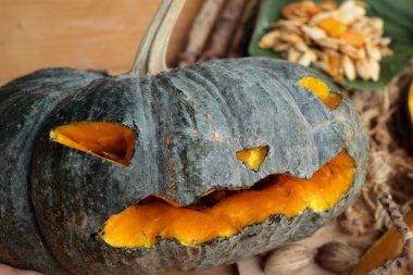 Cadılar Bayramı Balkabağı, ahşap arka plan üzerinde Halloween Tema