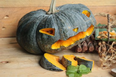 Cadılar Bayramı Balkabağı, ahşap arka plan üzerinde Halloween Tema