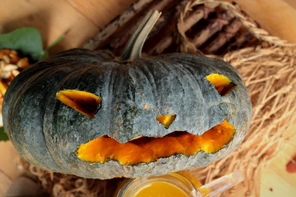 Citrouille d'Halloween, Thème d'Halloween sur fond bois — Photo