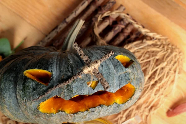 Citrouille d'Halloween, Thème d'Halloween sur fond bois — Photo