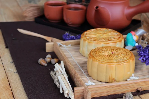 Gâteau de lune Festival et thé dessert chinois délicieux . — Photo