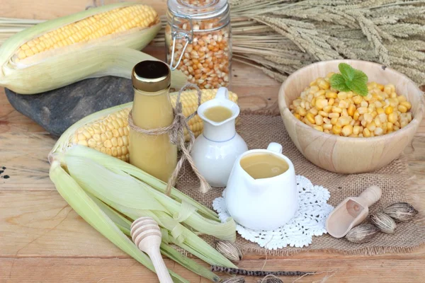 Maismilch und frischer Maissaft — Stockfoto