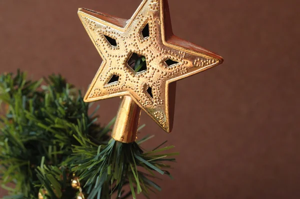 Cajas de regalo y decoradas para celebrar la Navidad . — Foto de Stock