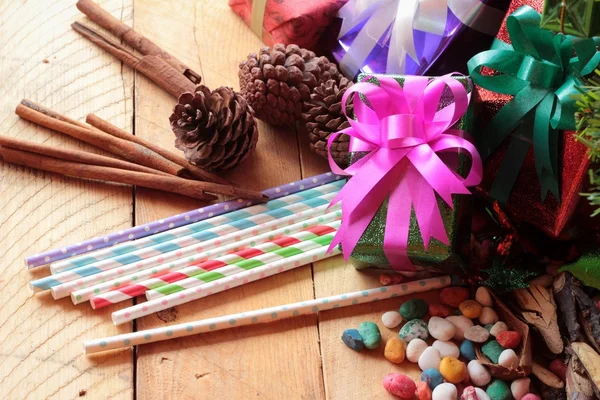 Scatole regalo e decorato per celebrare il Natale . — Foto Stock