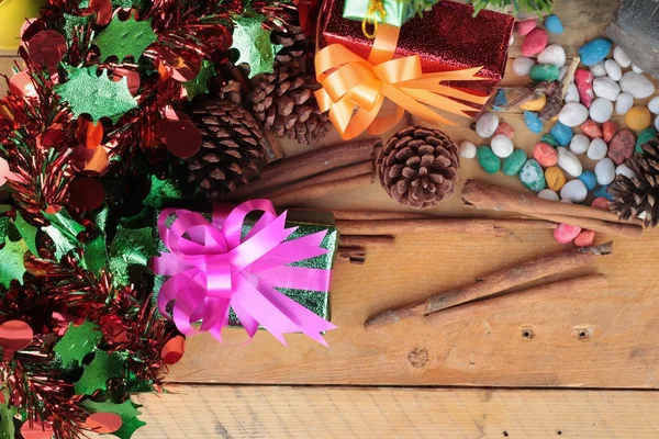 Scatole regalo e decorato per celebrare il Natale . — Foto Stock