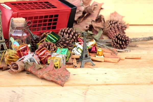 Caixas de presente e decorados para celebrar o Natal . — Fotografia de Stock