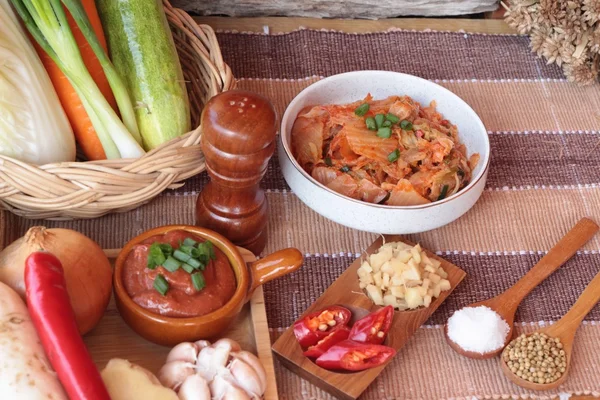 Kimchi de comida coreana tradicional . — Foto de Stock