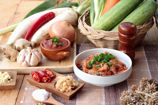 Kimchi de comida coreana tradicional . — Foto de Stock