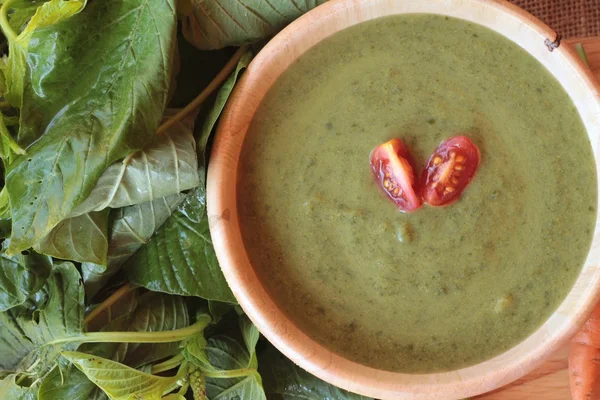 ほうれん草のスープ、おいしい健康食品. — ストック写真