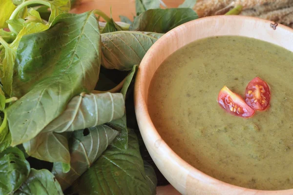 ほうれん草のスープ、おいしい健康食品. — ストック写真