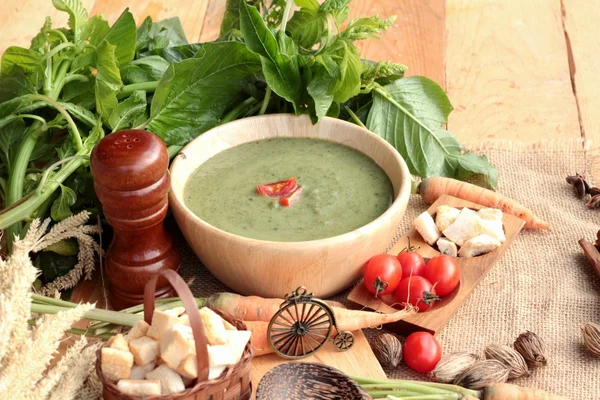Špenátová polévka a zdravé potraviny lahodné. — Stock fotografie
