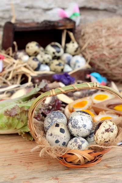 Quail eggs and fried quail eggs of delicious. — Stock Photo, Image