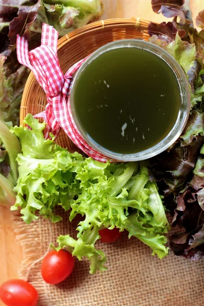 Смузи зеленые овощи для здоровья . — стоковое фото