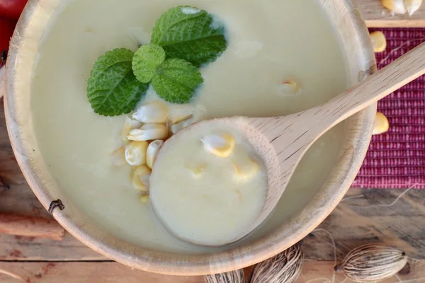 Sopa de milho de milho delicioso e fresco  . — Fotografia de Stock