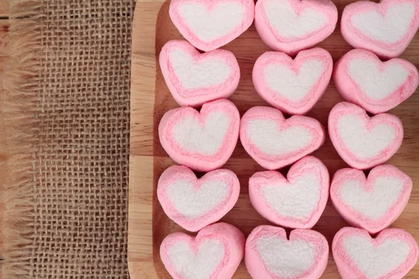 Herz rosa Marshmallow süß mit Joghurt köstlich. — Stockfoto