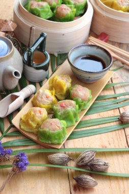 Çin böreği sıcak çay lezzetli haşlanmış.