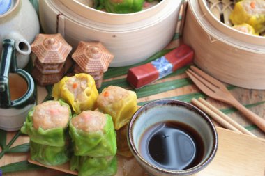 Çin böreği sıcak çay lezzetli haşlanmış.