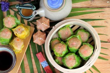 Çin böreği sıcak çay lezzetli haşlanmış.