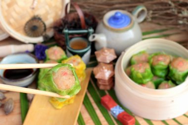 Çin böreği sıcak çay lezzetli haşlanmış.