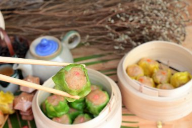 Çin böreği sıcak çay lezzetli haşlanmış.