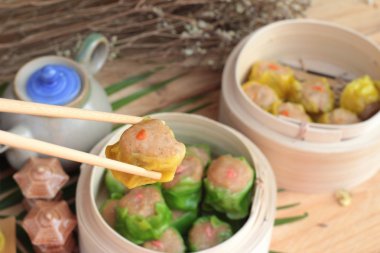 Çin böreği sıcak çay lezzetli haşlanmış.