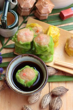 Çin böreği sıcak çay lezzetli haşlanmış.